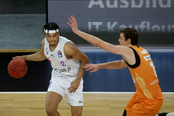 快速回防的 快速回防的