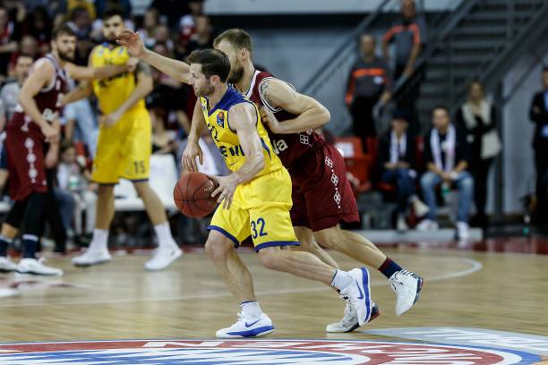 并肩前行的 并肩前行的