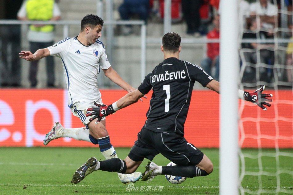 在足球场上 在足球场上